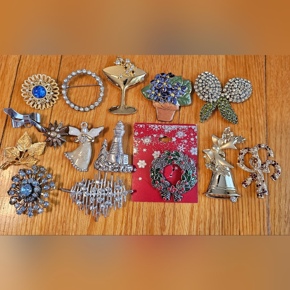 Brooches. Set Of 15. Some Are Signed. All In Excellent Condition.